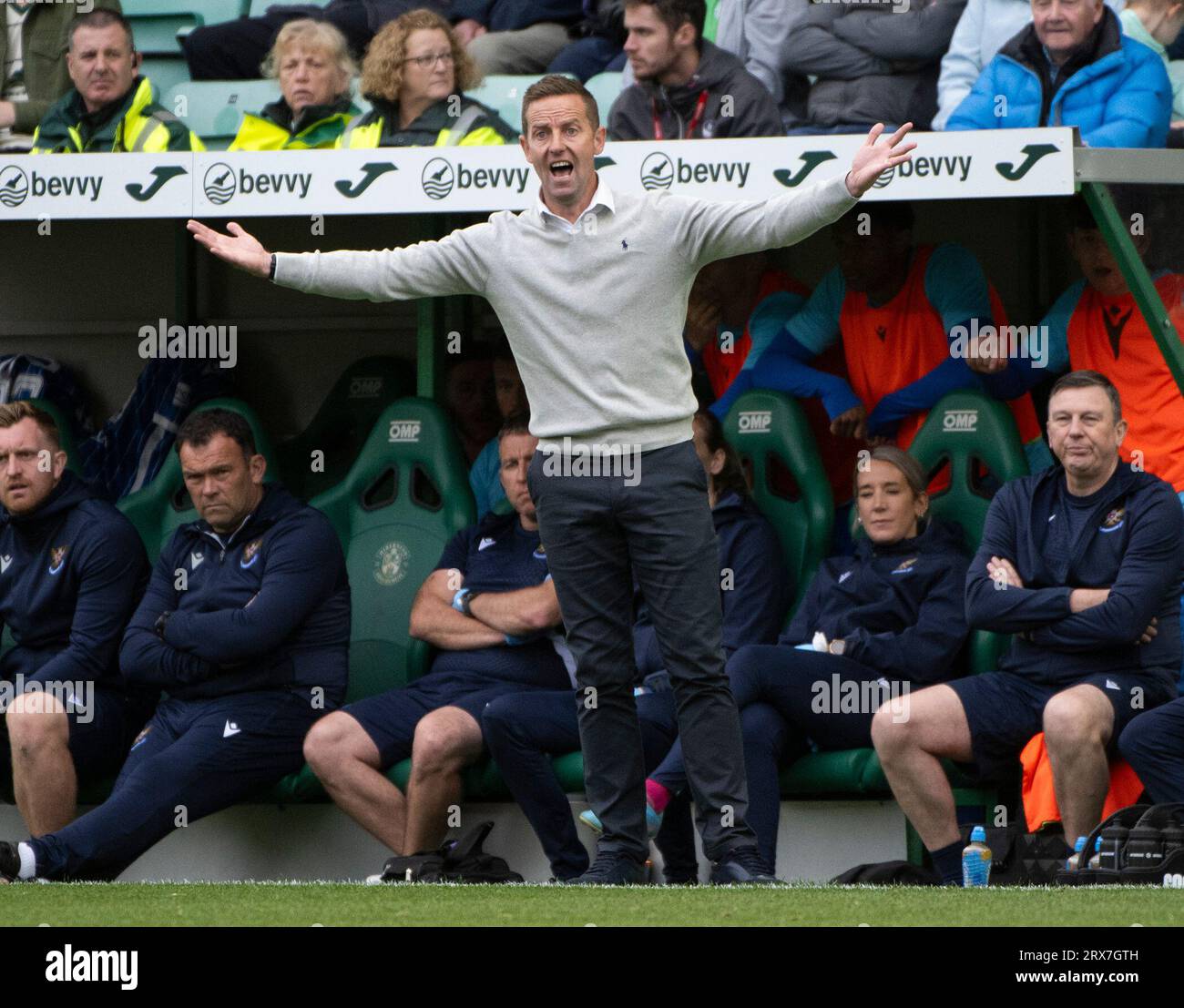 Edinburgh, Großbritannien. September 2023. Schottische Premiership - Hibernian FC gegen St Johnstone FC 23/09/2023. Steven MacLean, Manager von St Johnstone, nimmt es mit St. Johnstone in der schottischen Premiership im Easter Road Stadium, Edinburgh, UK auf Stockfoto