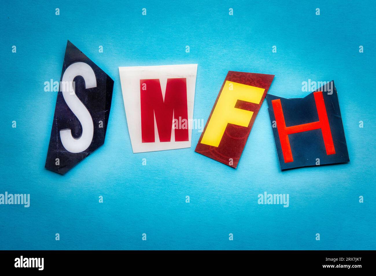 Das Akronym „SMFH“-Slang mit ausgeschnittenen Papierbuchstaben in der Ransom-Note-Effekt-Typografie, USA Stockfoto
