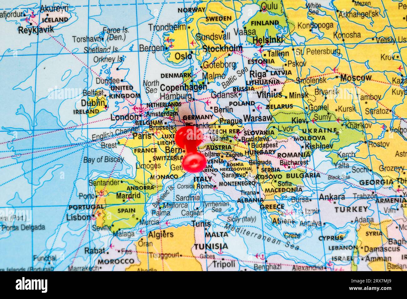 Dieses Stockbild zeigt den Standort Deutschlands auf einer Weltkarte Stockfoto