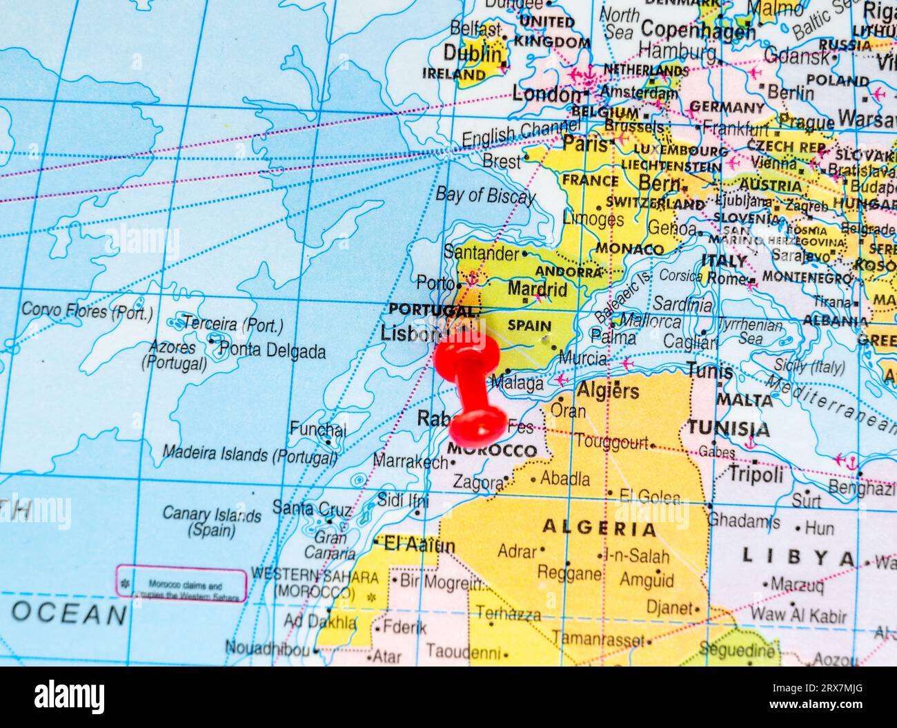 Dieses Stockbild zeigt den Standort Portugals auf einer Weltkarte Stockfoto