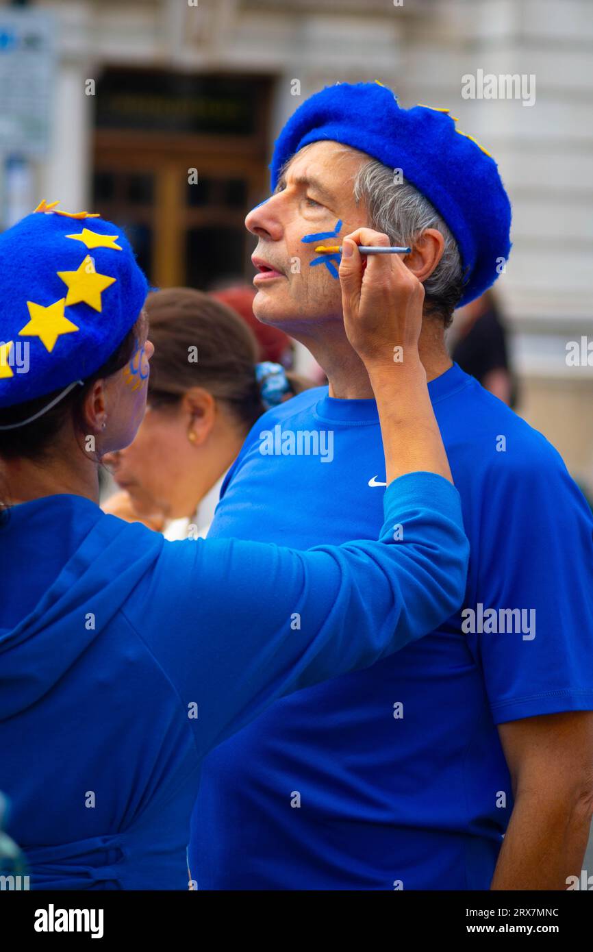 London, Großbritannien. September 2023. Der nationale Wiederantritt des Marsches in Central London protestiert gegen den Brexit. Remainers, die sich für die EU einsetzen, treffen sich in London, um vom Hyde Park über die Pall Mall zum Parliament Square zu marschieren, wo Terry Reintke, AC Grayling, Femi Ouwole, Steve Bray, Richard Corbett und Gina Miller und andere sprachen. Quelle: Peter Hogan/Alamy Live News Stockfoto