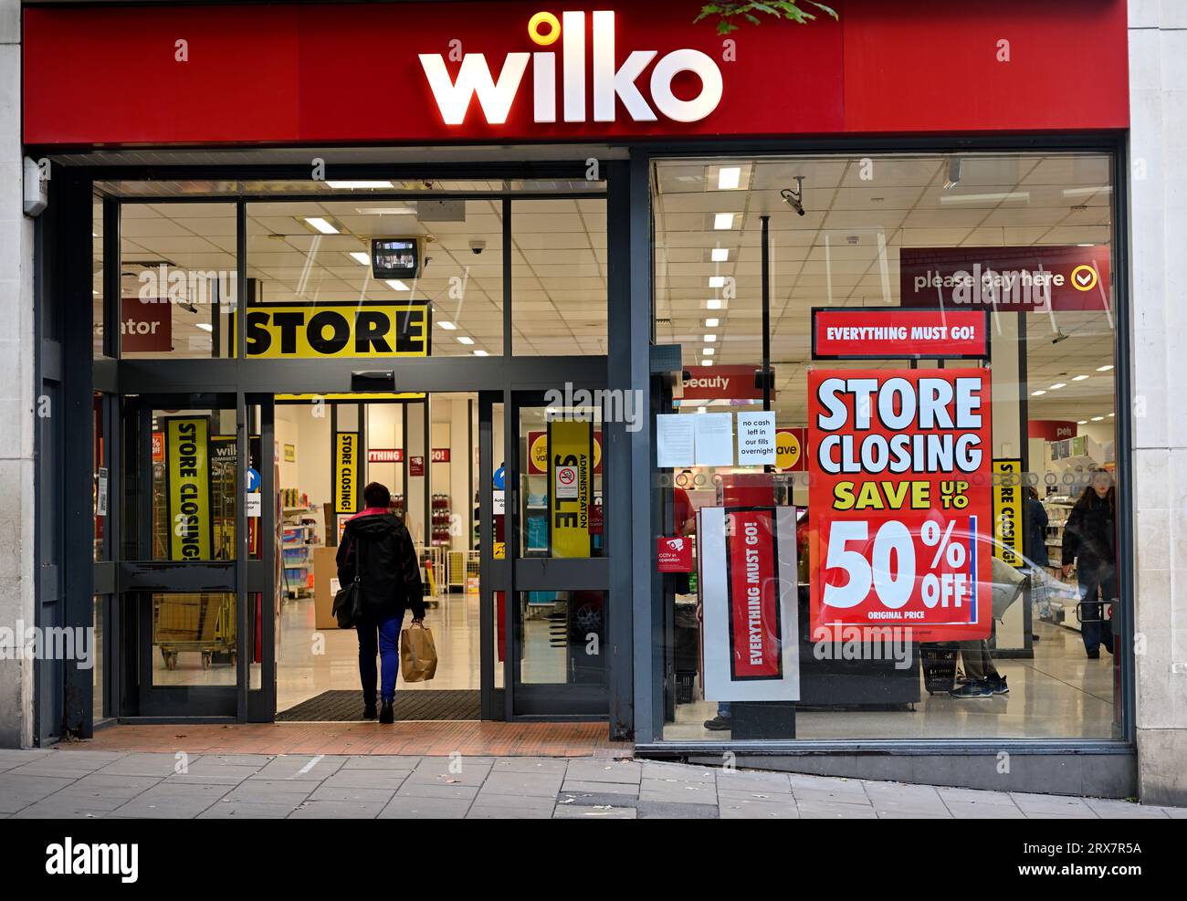 Vor dem Wilko-Geschäft, das in den Verwaltungsverkauf und die Schließung gegangen ist, Broadmead, Bristol, Großbritannien Stockfoto