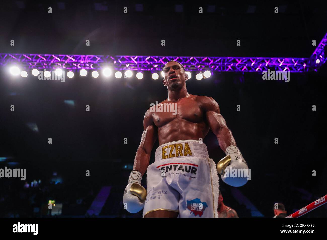 Ezra Taylor, nachdem er im Leichtgewichtswettbewerb in der OVO Arena Wembley, London, gegen Joel McIntyre gewonnen hatte. Bilddatum: Samstag, 23. September 2023. Stockfoto