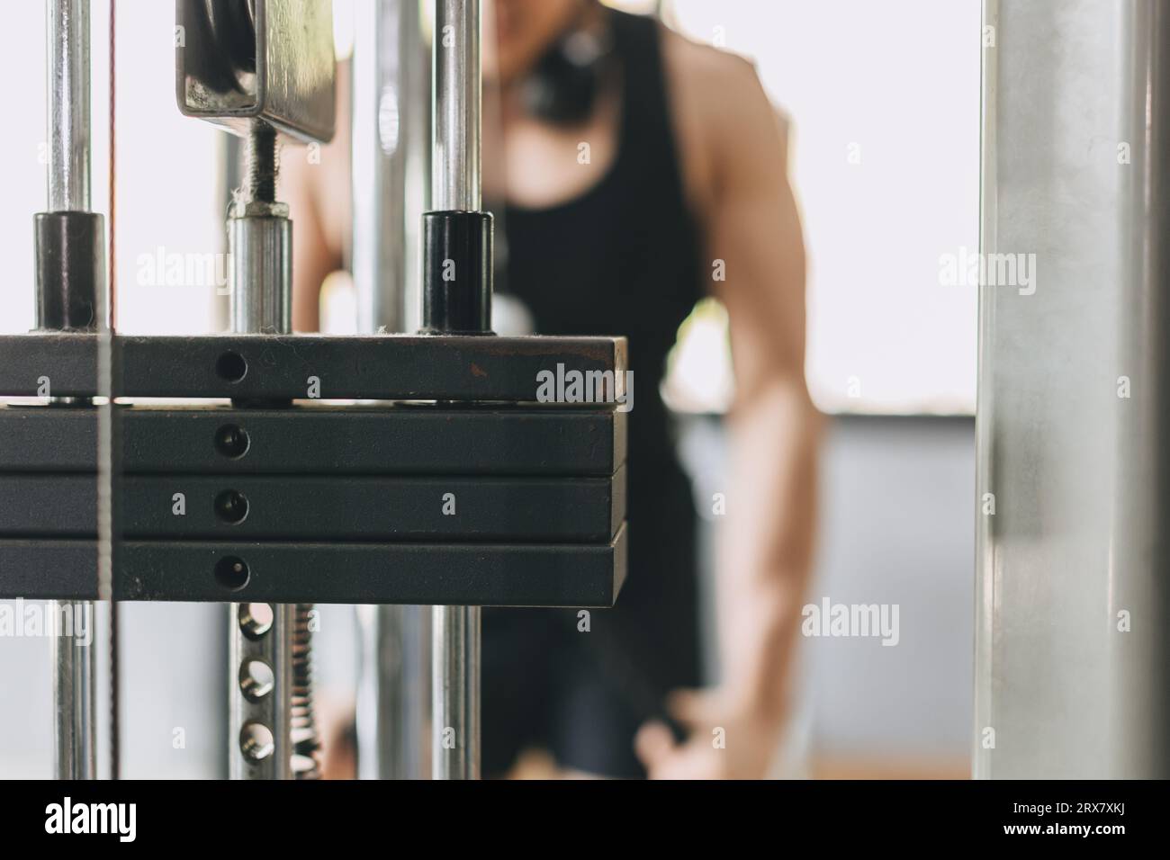 Eisenstange Schwerlaststufe in der Muskel-Trainingsmaschine im Fitness Sport Club Stockfoto