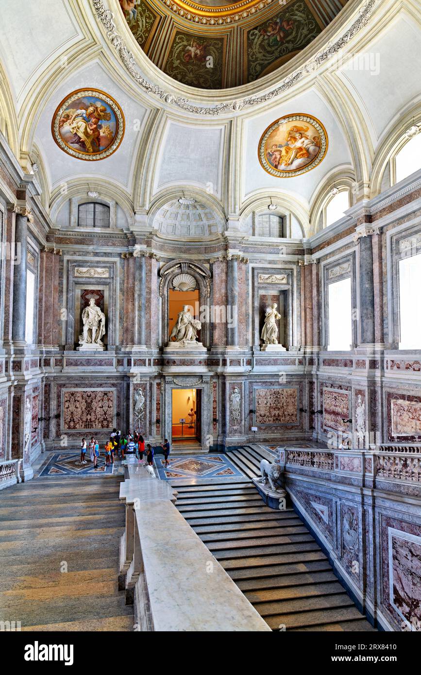 Caserta Campania Italien. Die Scalone (Ehrentreppe) von Luigi Vanvitelli im Königlichen Palast Stockfoto