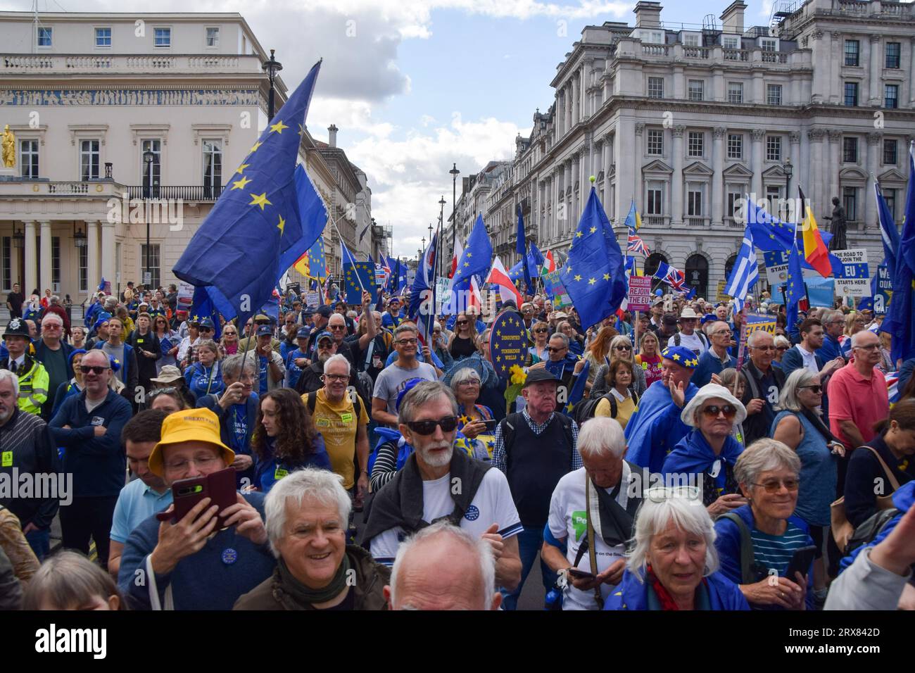 London, Großbritannien. September 2023. Tausende von Anti-Brexit-Demonstranten nahmen an der Nationalen Wiederantrittsmarsch im Zentrum Londons Teil und forderten, dass das Vereinigte Königreich wieder der EU Beitritt. Quelle: Vuk Valcic/Alamy Live News Stockfoto