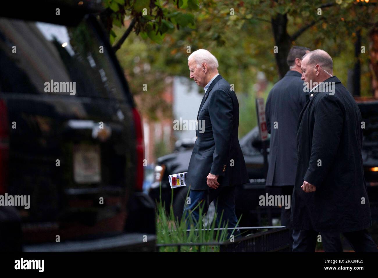 Washington, Usa. September 2023. US-Präsident Joe Biden legt am Samstag, den 23. September 2023, die Nachmittagsmesse in der Holy Trinity Catholic Church im Stadtteil Georgetown in Washington, DC ab. (Foto: Bonnie Cash/SIPA USA) Credit: Abaca Press/Alamy Live News Stockfoto