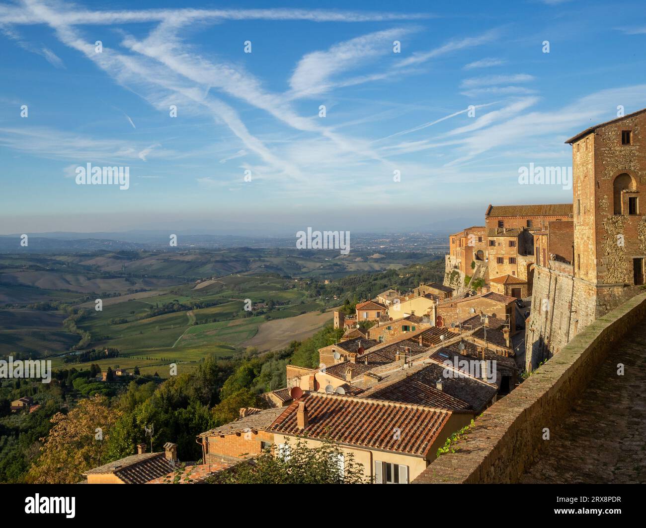 Toskanische Landschaft von Montepulciano aus gesehen Stockfoto