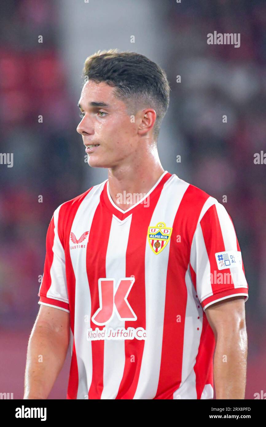 ALMERIA, SPANIEN - 23. SEPTEMBER: Sergio Arribas von UD Almeria Focus während des Spiels zwischen UD Almeria und Valencia CF von La Liga EA Sports am 23. September 2023 im Power Horse Stadium in Almeria, Spanien. (Foto von Samuel Carreño) Credit: PX Images/Alamy Live News Stockfoto