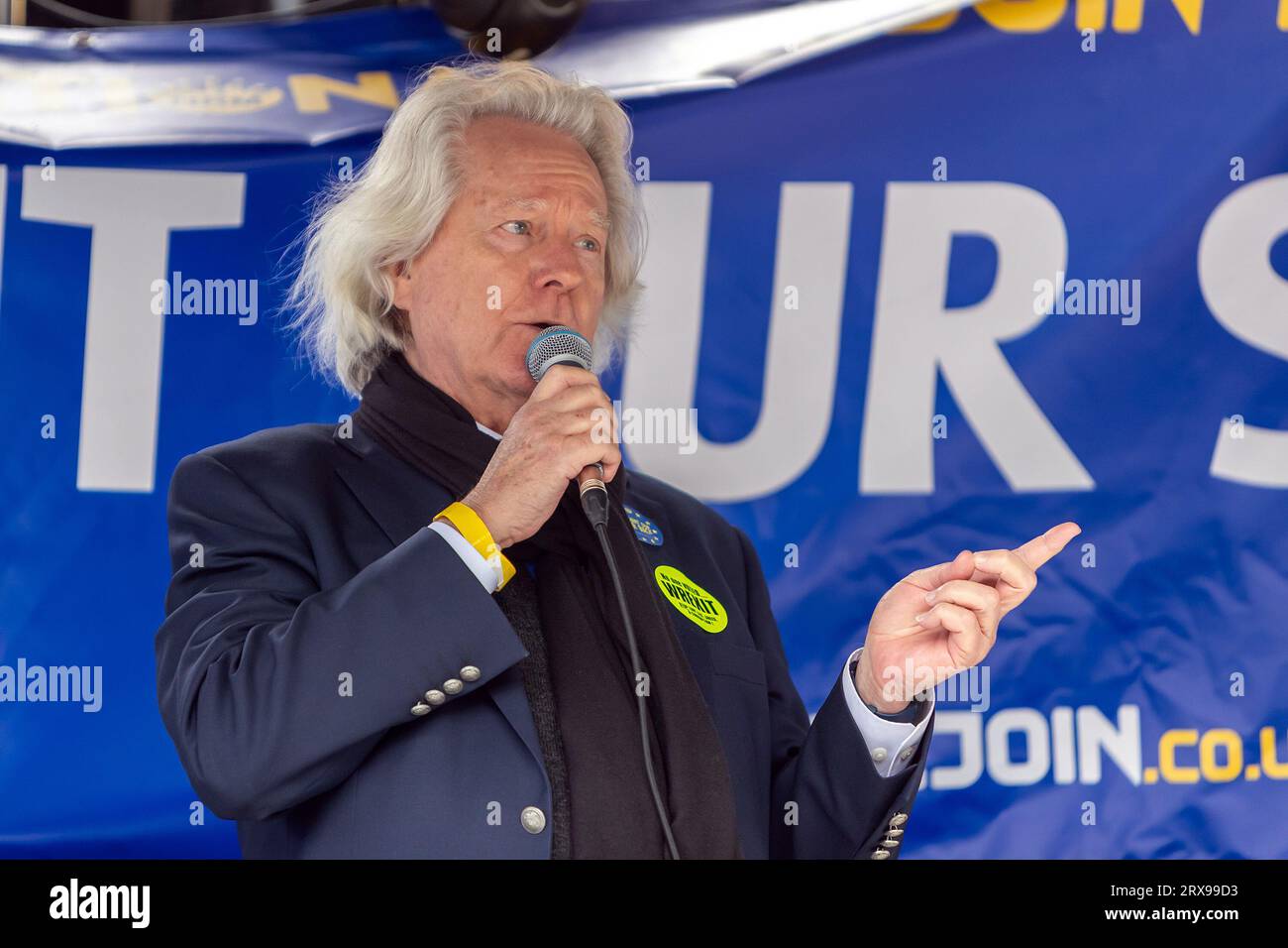 London, Großbritannien. September 2023. Demonstranten nehmen am National Rejoin March von der Park Lane zum Parliament Square in London Teil. Der Protest unterstützt den Wiedereintritt Großbritanniens in die Europäische Union. Abdullah Bailey/Alamy Live News Stockfoto