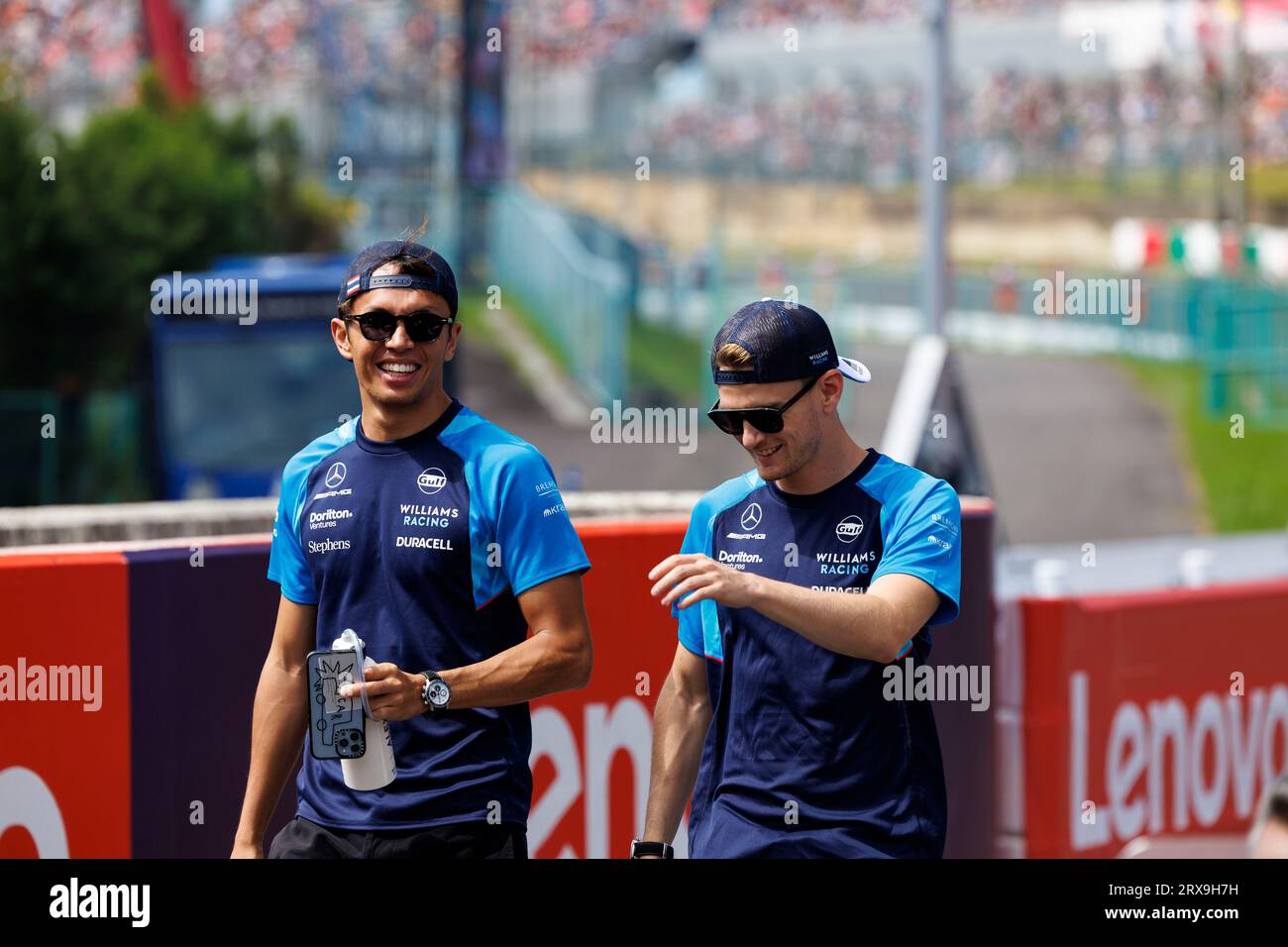 Suzuka Circuit, Suzuka, Japan. September 2023. 2023 Formel 1 Lenovo Grand Prix in Japan; Race Day; Nummer 2 Williams Fahrer Alex Albon und Logan Sargeant vor dem Rennen bei der japanischen Formel 1 Credit: Action Plus Sports/Alamy Live News Stockfoto