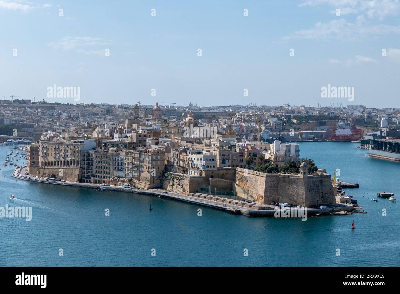 Valletta, Malta, 1. Mai 2023. Blick auf den Grand Harbour, Senglea von den Upper Barrakka Gardens Stockfoto