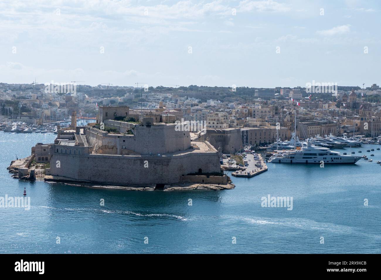 Valletta, Malta, 1. Mai 2023. Panoramablick auf Fort St. Angelo von Upper Barrakka Gardens Stockfoto