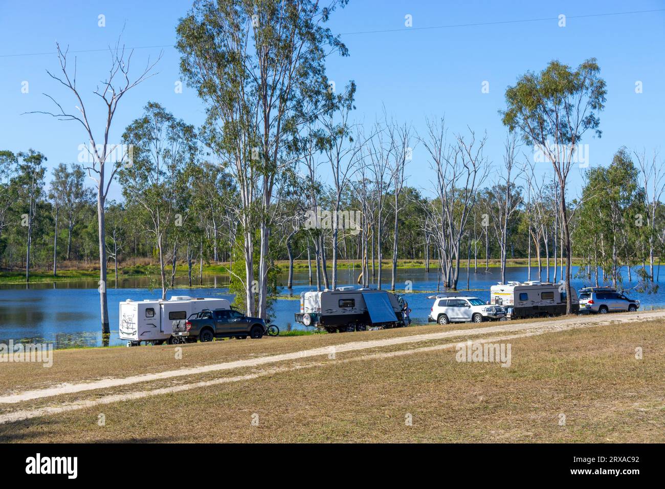 Caravans campen auf dem Rücken des Süßwasserdamms, Childers, Queensland Australien Stockfoto