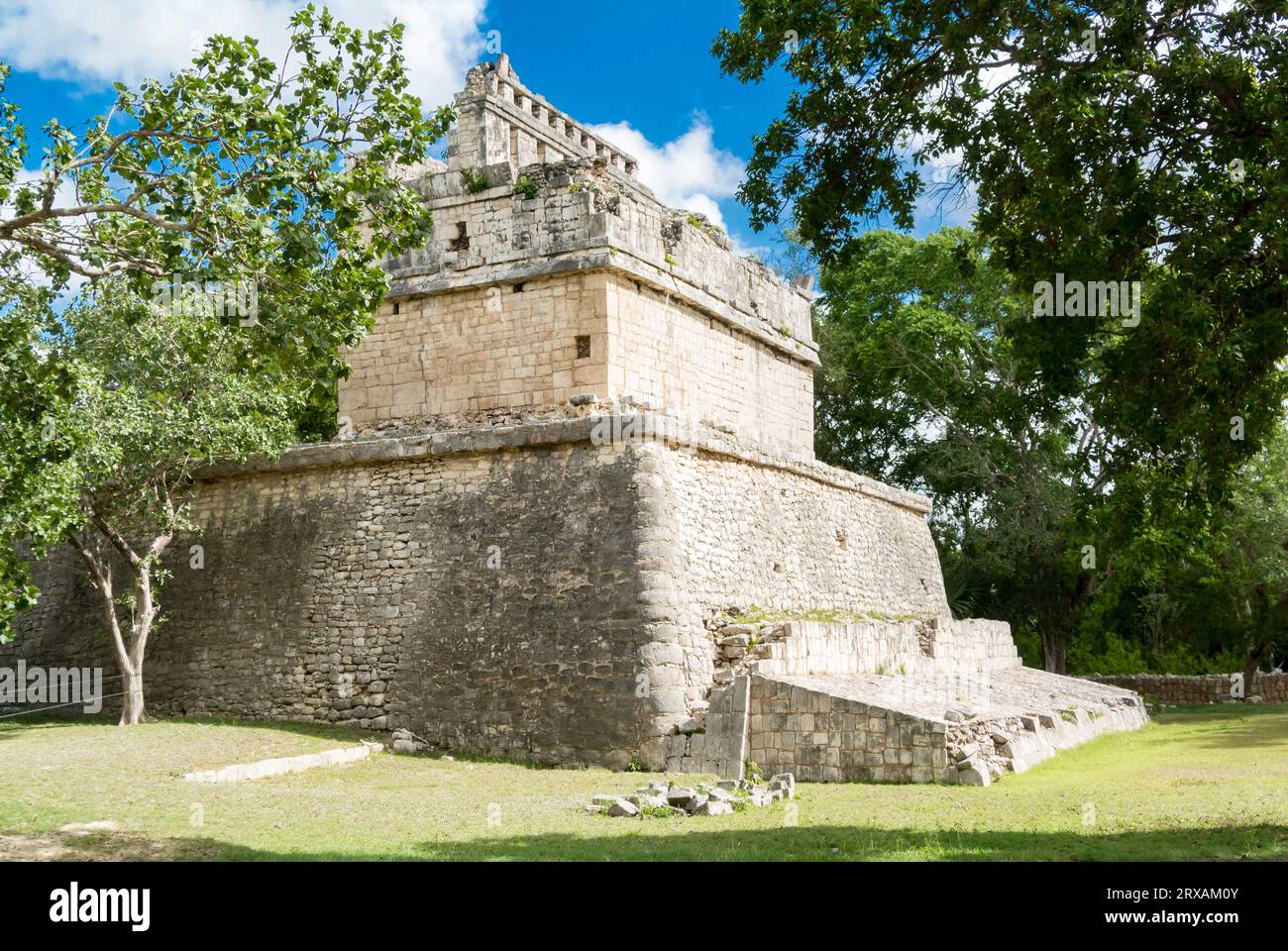 Chichén-Itzá, Yucatan, Mexiko, Ruinen von Chichén Itza, eine archäologische Stätte mit Maya-Zivilisationspyramide und Denkmälern. Stockfoto