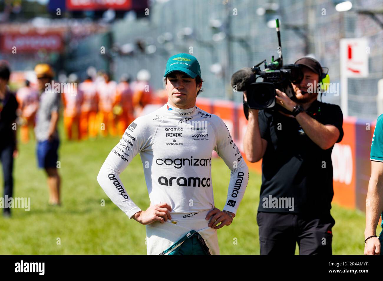24. September 2023; Suzuka Circuit, Suzuka, Japan; Formel 1 Lenovo Grand Prix 2023; Race Day; Nummer 18 Aston Martin Fahrer Lance spazieren vor dem Rennen auf der japanischen Formel 1 Stockfoto