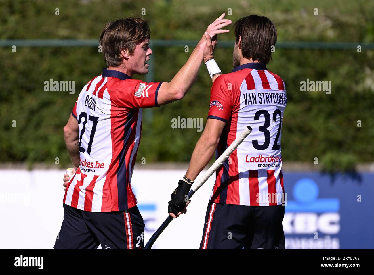 Uccle, Belgien. September 2023. Leopolds Tom Boon feiert nach einem Eishockeyspiel zwischen dem Royal Leopold Club und den KHC Dragons am 4. Tag der belgischen Hockeyliga-Saison 2023/2024, in Ukkel-Uccle, Brüssel, Sonntag, den 24. September 2023. BELGA PHOTO LAURIE DIEFFEMBACQ Credit: Belga News Agency/Alamy Live News Stockfoto