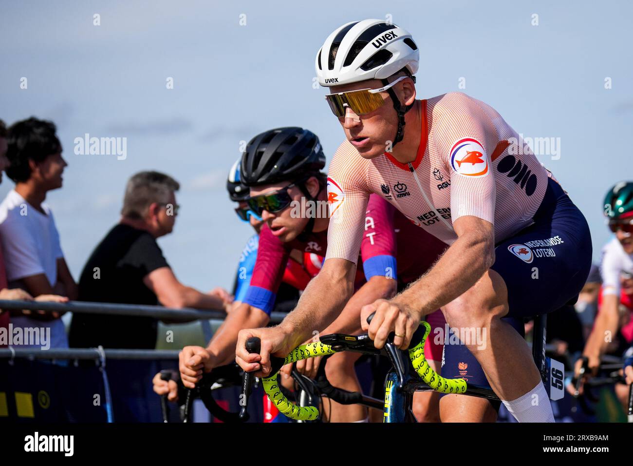 Wijster, Niederlande. September 2023. WIJSTER, NIEDERLANDE - 24. SEPTEMBER: Mike Teunissen aus den Niederlanden, der beim Men's Elite Road Race, einem 199,8-km-Rennen von Assen nach Col du VAM während der UEC Road Cycling Europameisterschaften 2023 am Col du VAM am 24. September 2023 in Wijster, Niederlande, teilnahm (Foto: Rene Nijhuis/BSR Agency) Credit: BSR Agency/Alamy Live News Stockfoto