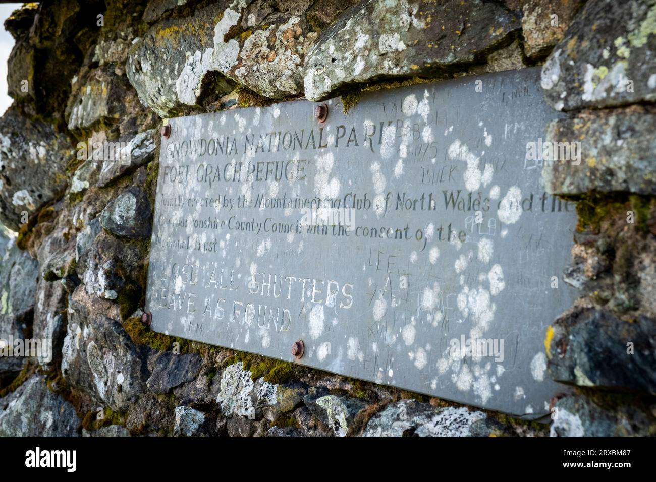 Zuflucht direkt unterhalb des Gipfels von Foel Grach, Snowdonia, Nordwales Stockfoto