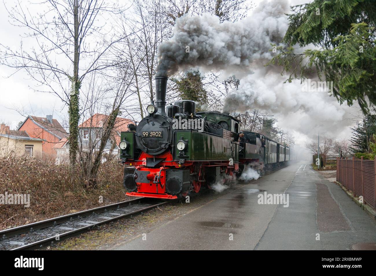 Ein doppelläufiger Dampfzug verlässt Wernigerode Stockfoto