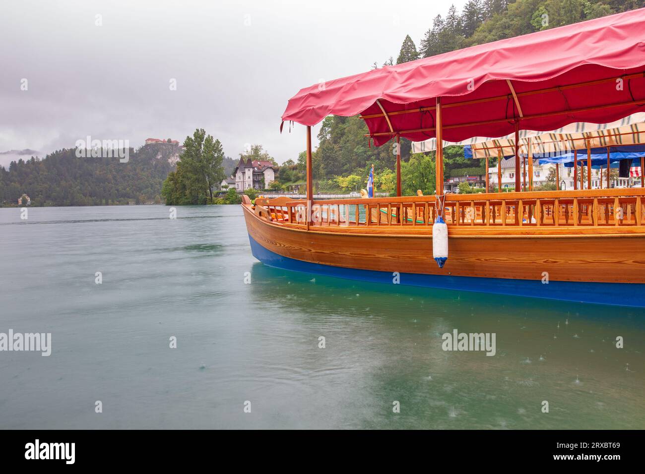 Holzboote auf dem See Bled, Slowenien, Europa Stockfoto