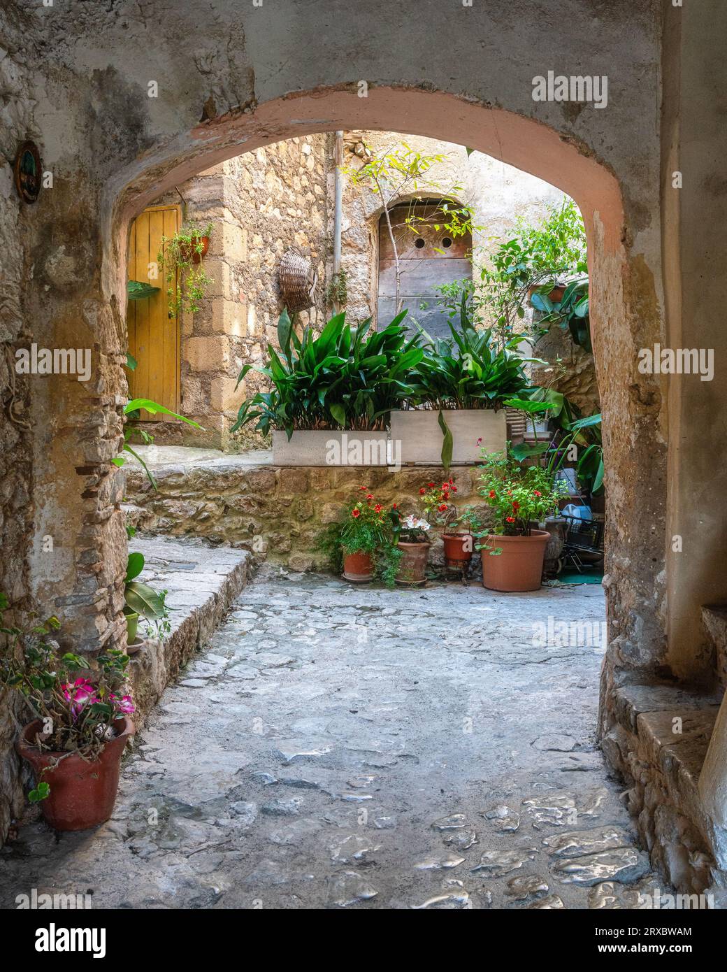 Malerischer Anblick vom wunderschönen Dorf Monte San Biagio in der Provinz Latina, Latium, Italien. Stockfoto