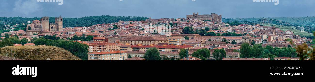 Sigüenza ist eine spanische Stadt in der Provinz Guadalajara in der autonomen Gemeinde Castilla-La Mancha in Spanien. Stockfoto