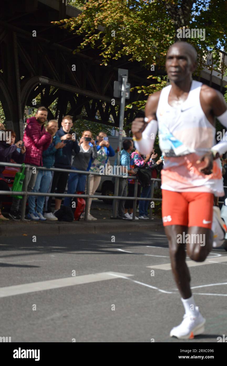 Berlin, Deutschland - 24. September 2023 - Eliud Kipchoge, Sieger des Berlin Marathon 2023. (Foto: Markku Rainer Peltonen) Stockfoto