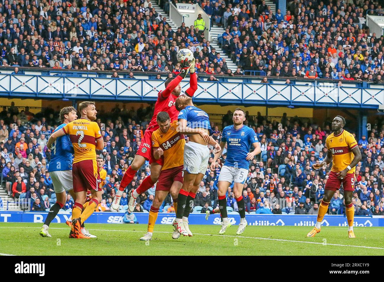 Glasgow, Großbritannien. September 2023. Die Rangers spielten Motherwell im Ibrox-Stadion in Glasgow, Sscotland, Großbritannien, bei einem Fußballspiel der schottischen Premiership. PreMatch, Motherwell liegen in der Liga über den Rangers, mit nur einem Punkt Unterschied. Quelle: Findlay/Alamy Live News Stockfoto