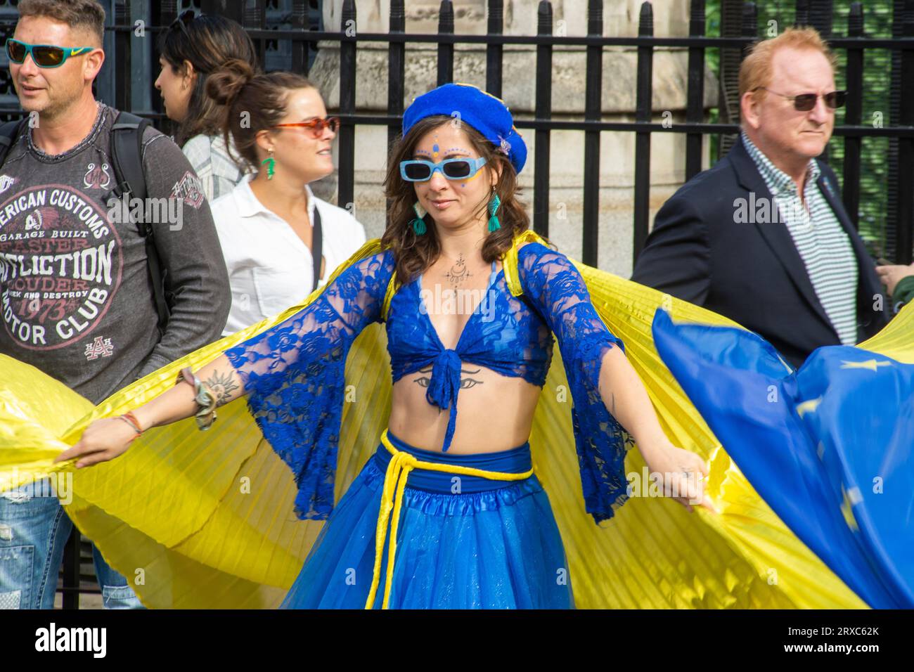 London, Großbritannien - 23. September 2023 - Tanz Europa vor den Toren der Houses of Parliament beim zweiten Nationalen Wiederanmarsch vom Hyde Park zum Parliament Square. Stockfoto
