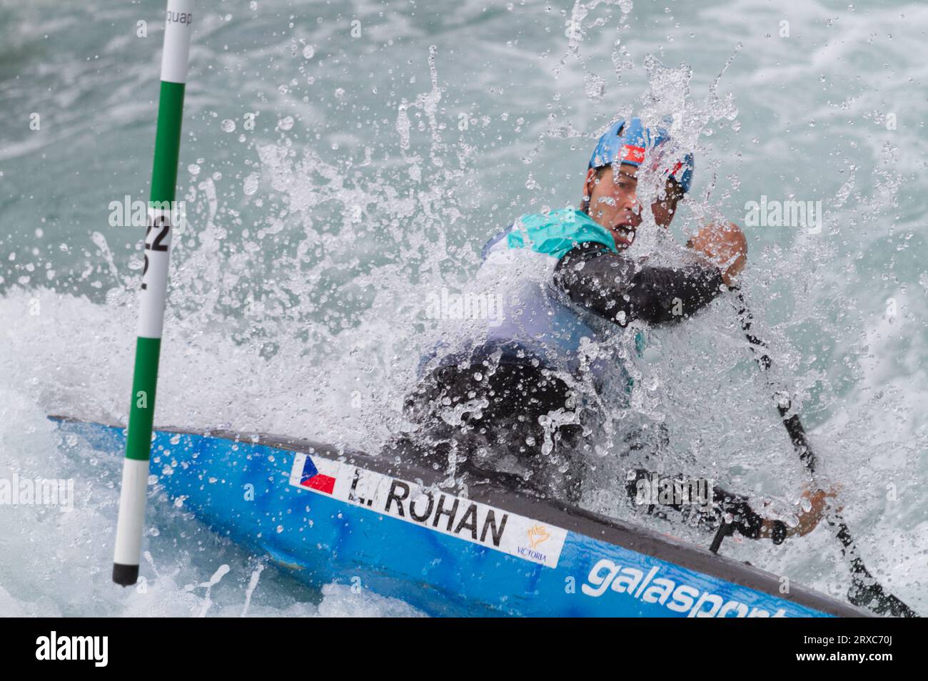 Lukas Rohan nimmt an der C1 der Männer bei den ICF Canoe Slalom World Championships Teil, die im Lee Valley White Water Centre ausgetragen werden. Stockfoto