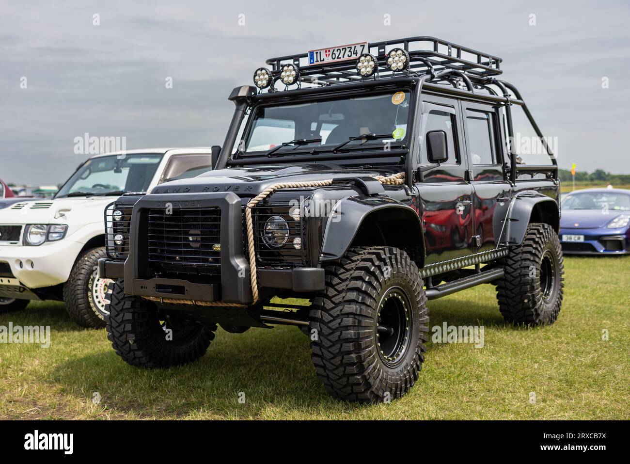 2015 Land Rover Defender Spectre, ausgestellt am 17. Juni 2023 auf dem Bicester Schwungrad im Bicester Heritage Centre. Stockfoto