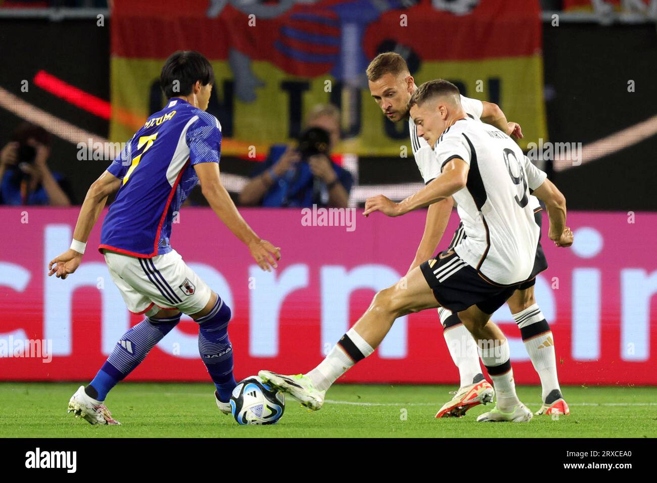 Joshua Kimmich von Deutschland Kaoru Mitoma von Japan Florian Wirtz von Deutschland Fussball DFB Nationalmannschaft Freundschaftsspiel Deutschland gegen Japan Freundschaftsspiel 09.09.2023 Volkswagen Arena Wolfsburg © diebilderwelt / Alamy Live News Stockfoto