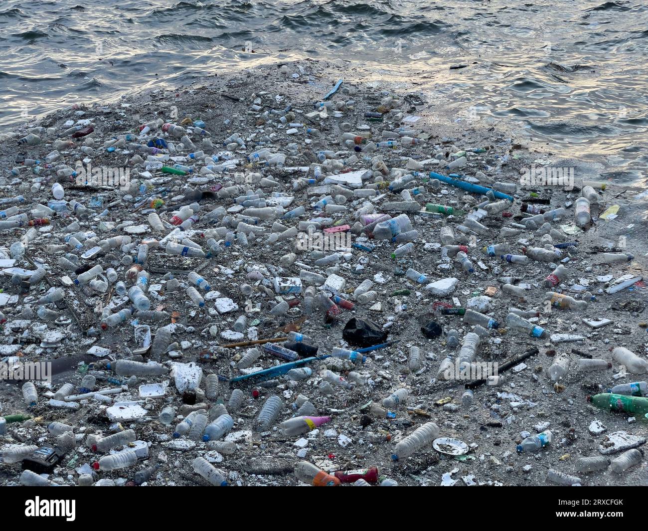 Müll im meer -Fotos und -Bildmaterial in hoher Auflösung – Alamy