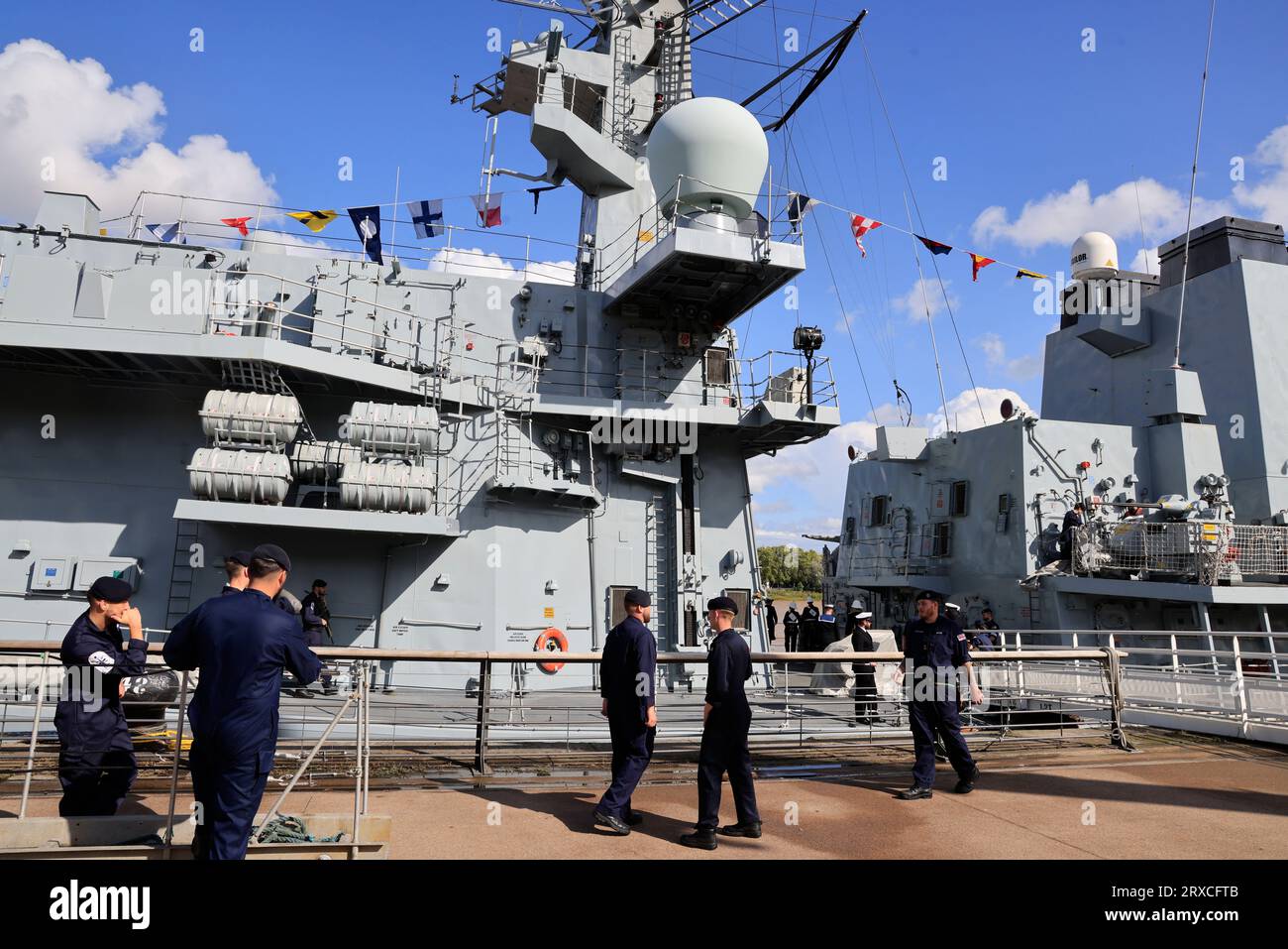 Bordeaux, Frankreich. September 2023. Besuch von König Karl III. Und Königin Camilla in Bordeaux am 22. September 2023. Das Kriegsschiff der Royal Navy, HMS Iron Duke, erhielt König Karl III. Und Königin Camilla an Bord. Bordeaux, Gironde, Frankreich, Europa. Foto: Hugo Martin / Alamy Live News. Stockfoto