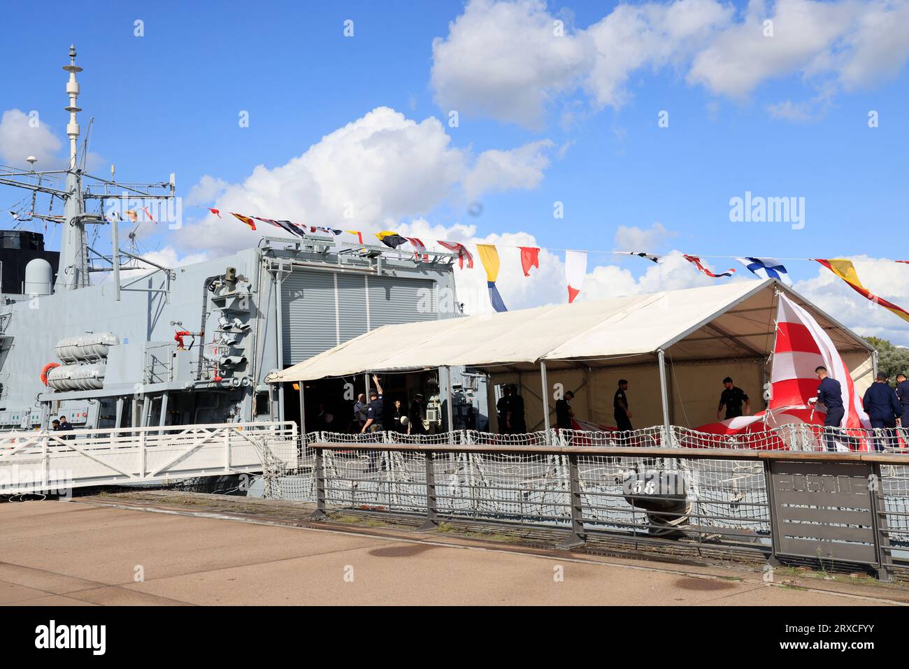 Bordeaux, Frankreich. September 2023. Besuch von König Karl III. Und Königin Camilla in Bordeaux am 22. September 2023. Das Kriegsschiff der Royal Navy, HMS Iron Duke, erhielt König Karl III. Und Königin Camilla an Bord. Bordeaux, Gironde, Frankreich, Europa. Foto: Hugo Martin / Alamy Live News. Stockfoto