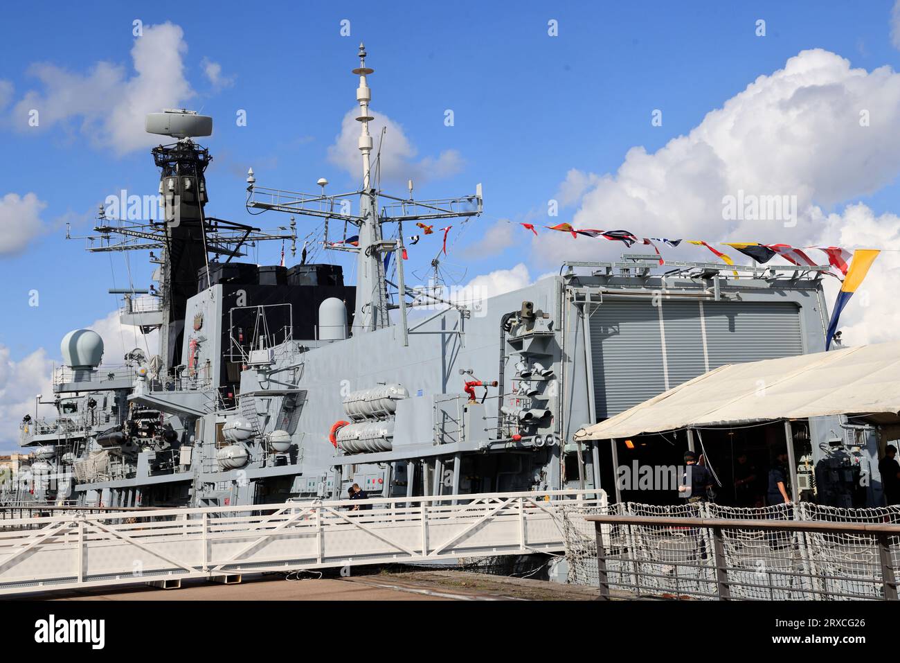 Bordeaux, Frankreich. September 2023. Besuch von König Karl III. Und Königin Camilla in Bordeaux am 22. September 2023. Das Kriegsschiff der Royal Navy, HMS Iron Duke, erhielt König Karl III. Und Königin Camilla an Bord. Bordeaux, Gironde, Frankreich, Europa. Foto: Hugo Martin / Alamy Live News. Stockfoto