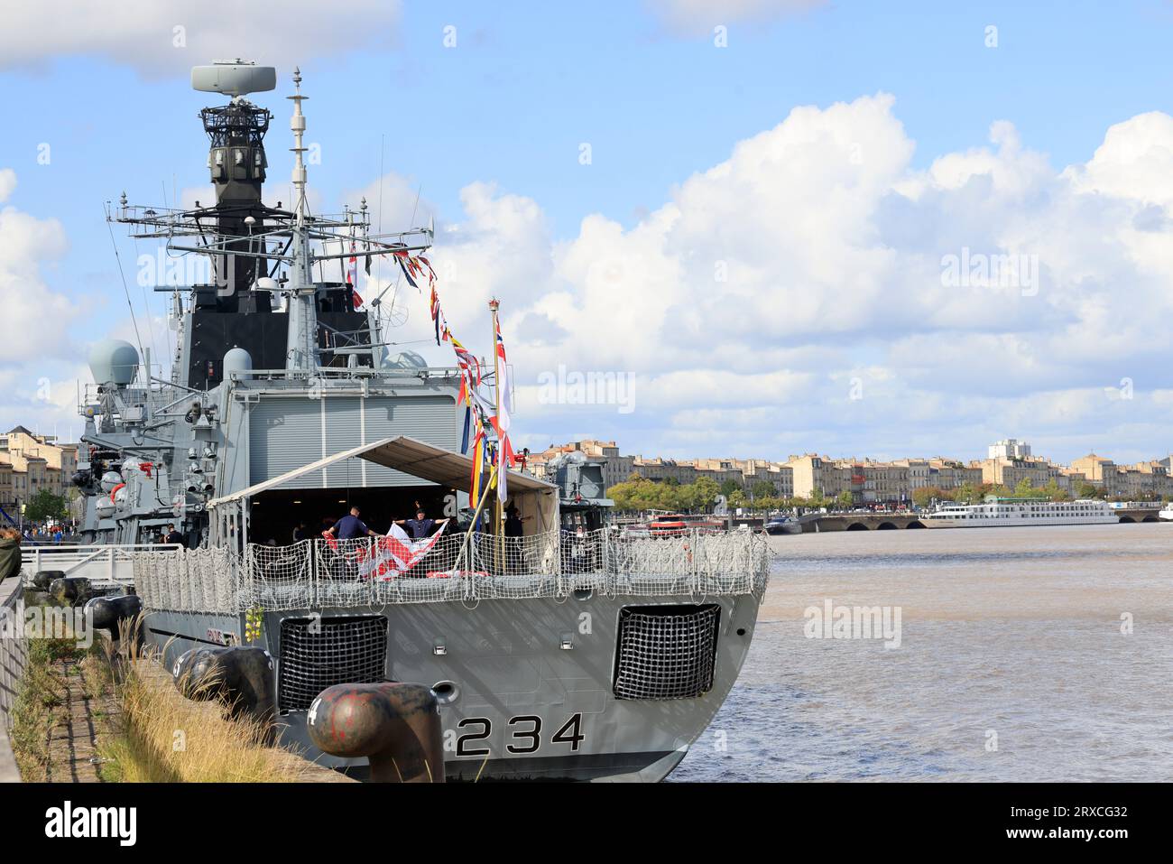 Bordeaux, Frankreich. September 2023. Besuch von König Karl III. Und Königin Camilla in Bordeaux am 22. September 2023. Das Kriegsschiff der Royal Navy, HMS Iron Duke, erhielt König Karl III. Und Königin Camilla an Bord. Bordeaux, Gironde, Frankreich, Europa. Foto: Hugo Martin / Alamy Live News. Stockfoto