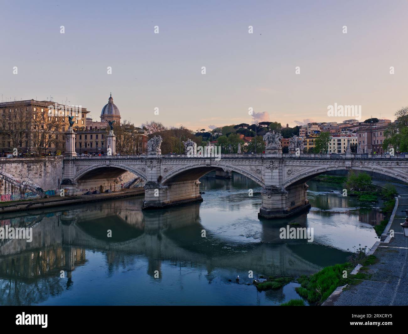 Brücke Vittorio Emanuele II bei Sonnenuntergang, Rom, Italien Stockfoto