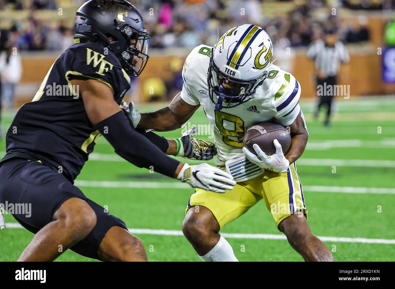 23. September 2023: Wake Forest Junior Evan Slocum (14) spielt im Allegacy Federal Credit Union Stadium, Winston Salem, North Carolina, das NCAA-Fußballspiel zwischen der Georgia Tech University und der Wake Forest University. David Beach/CSM Stockfoto