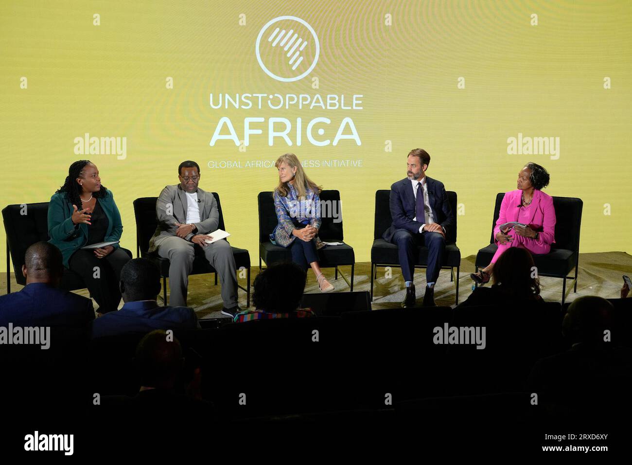 New York, New York, USA. , . Clare Akamanzi, Tshepo Mahloele, Jacqueline Novogratz, Scott Eisner, Florizelle Liser während der 2023 UNSTOPPABLE AFRICA Conference, die von der Global African Business Initiative vorgestellt wurde und im Westin Grand Central in New York City im September 21-22 2023 stattfand. Quelle: Jennifer Graylock/Alamy Live News Stockfoto