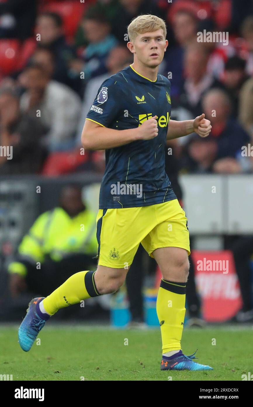 Lewis Hall #20 von Newcastle United während des Premier League Spiels Sheffield United gegen Newcastle United in der Bramall Lane, Sheffield, Großbritannien, 24. September 2023 (Foto: Gareth Evans/News Images) Stockfoto