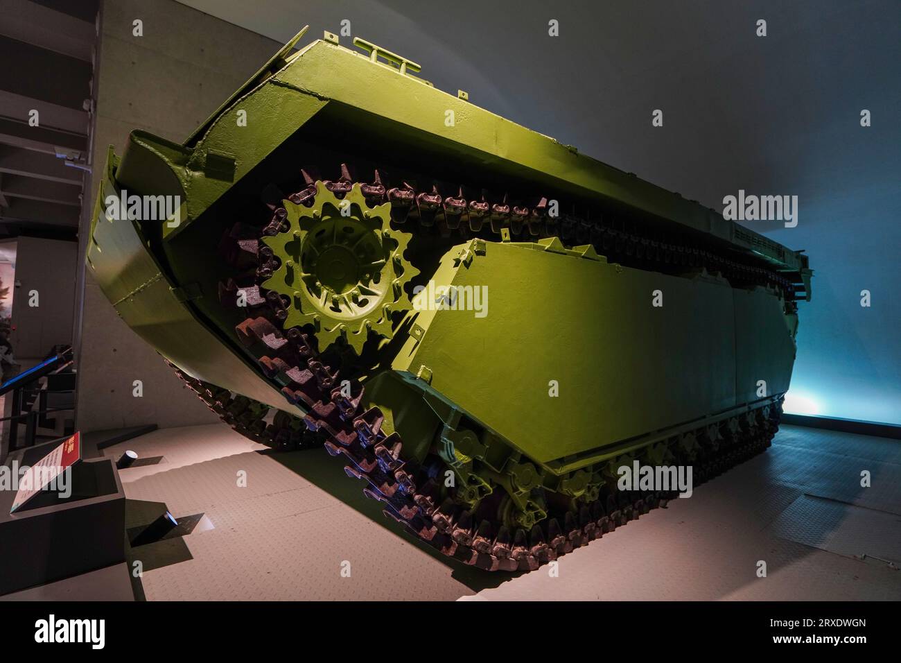 Peking China, 24. Januar 2023: Amerikanisch hergestelltes amphibisches Transportfahrzeug LVT-3, Militärmuseum der chinesischen Volksrevolution in Peking. Stockfoto