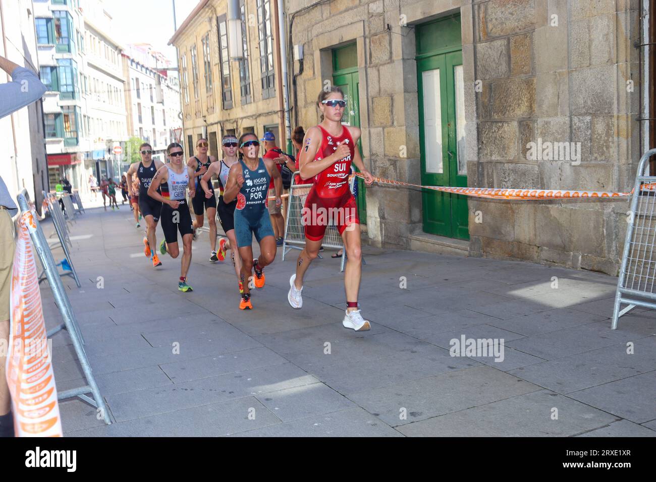 Pontevedra, Galicien, Spanien. September 2023. Pontevedra, Spanien, 24. September 2023: Die Schweizer Triathletin Cathia SchÃ¤r führt die Leichtathletik-Sektion bei den Frauen-U23-Triathlon-Weltmeisterschaften 2023 am 24. September 2023 in Pontevedra, Spanien. (Bild: © Alberto Brevers/Pacific Press über ZUMA Press Wire) NUR REDAKTIONELLE VERWENDUNG! Nicht für kommerzielle ZWECKE! Stockfoto