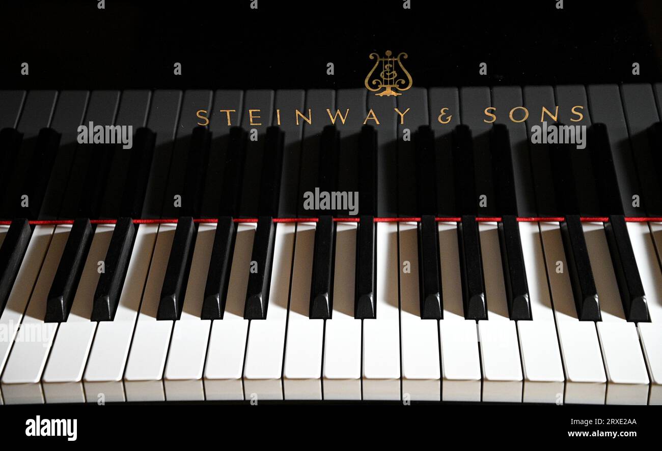 Steinway and Sons Konzertflügel-Großaufnahme in Athen, Griechenland. Stockfoto