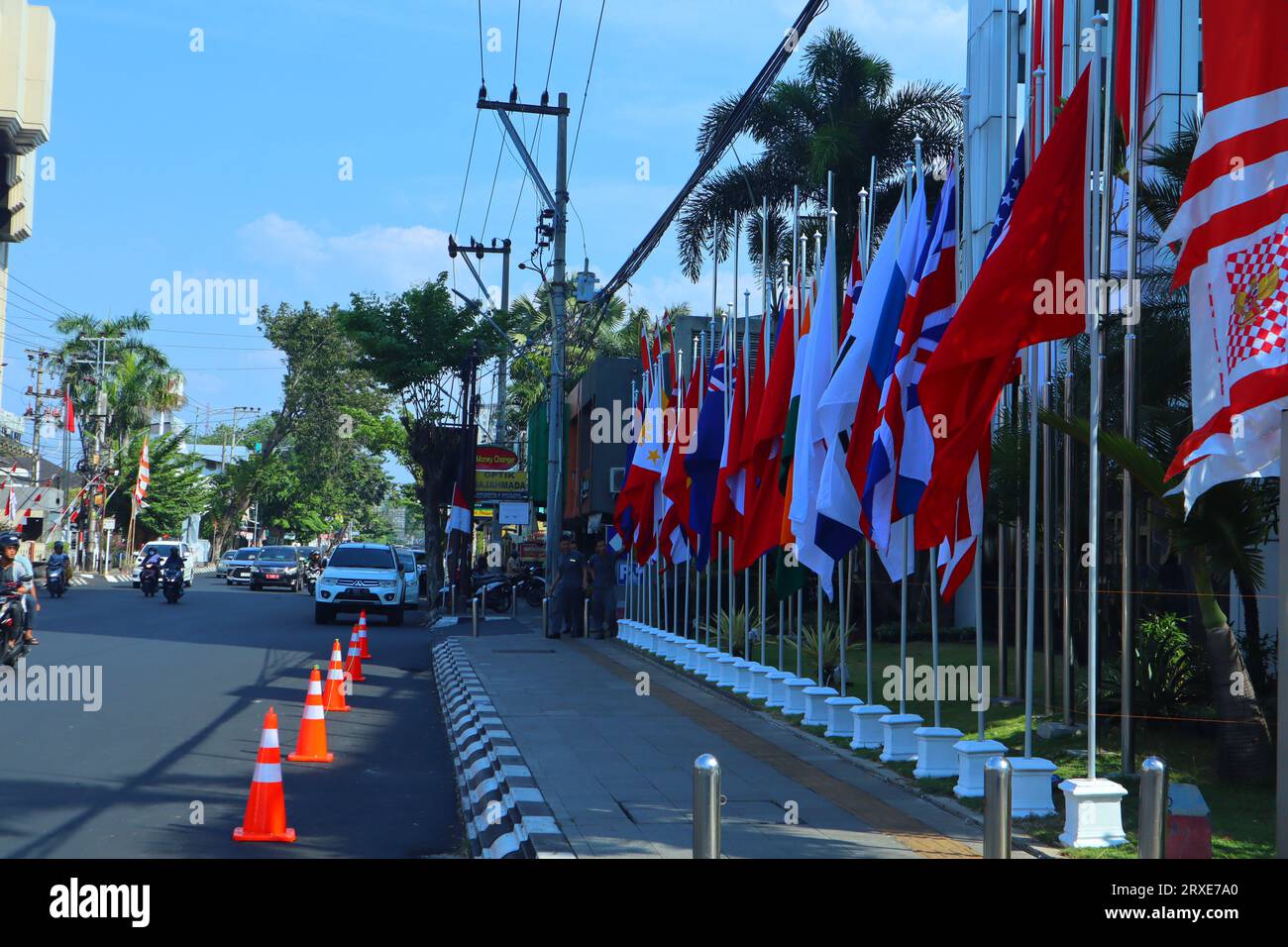 Flaggen der asean-Länder vor dem Hotel angebracht Stockfoto