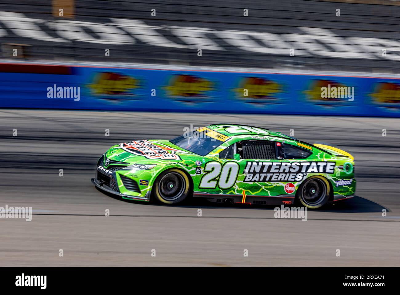 Fort Worth, Texas - 24. September 2023: Christopher Bell, Fahrer der Interstate Batteries Toyota, nimmt am NASCAR Autotrader EchoPark Automotive 400 auf dem Texas Motor Speedway Teil. Quelle: Nick Paruch/Alamy Live News Stockfoto