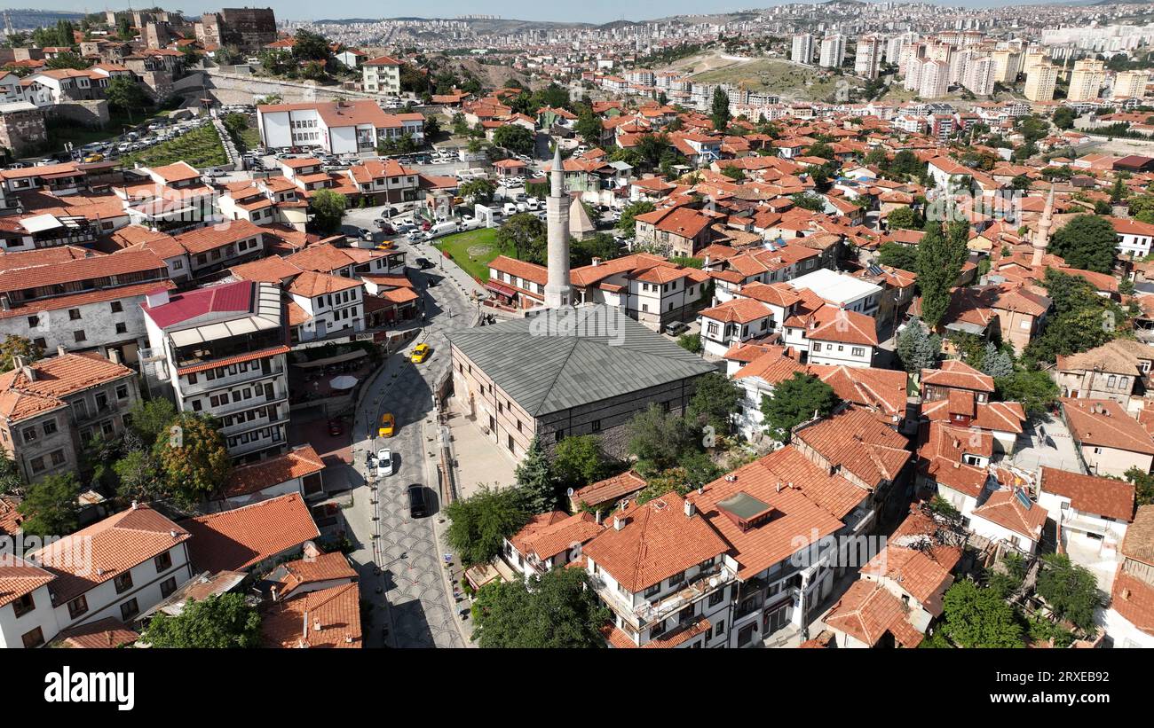 Die AHI Serafettin Moschee wurde im 13. Jahrhundert in der Zeit der Anatolischen Seldschuken erbaut. Der andere Name der Moschee ist die Arslanhane-Moschee. Stockfoto