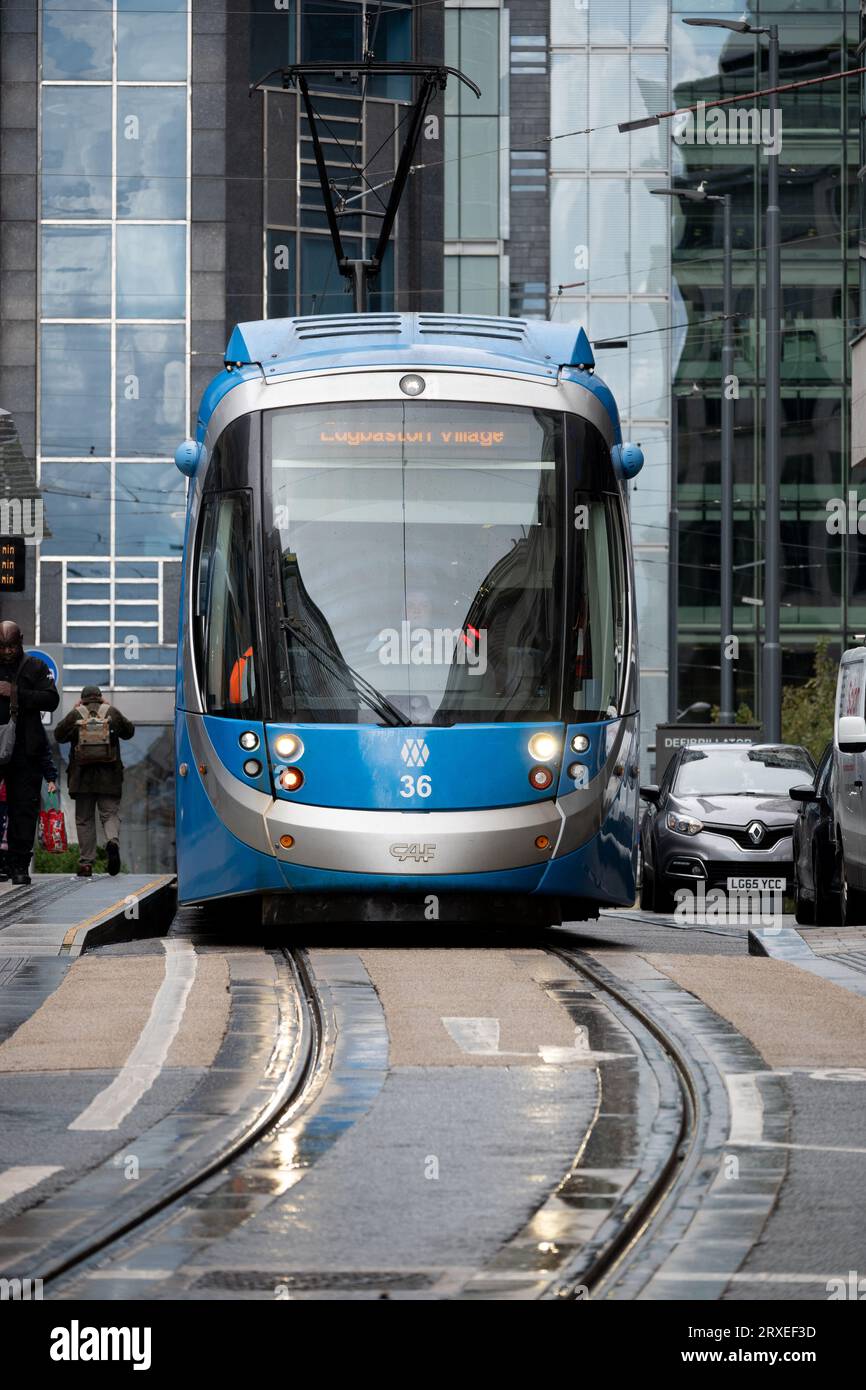 West Midlands Metro Tram in Bull Street, Birmingham City Centre, UK Stockfoto