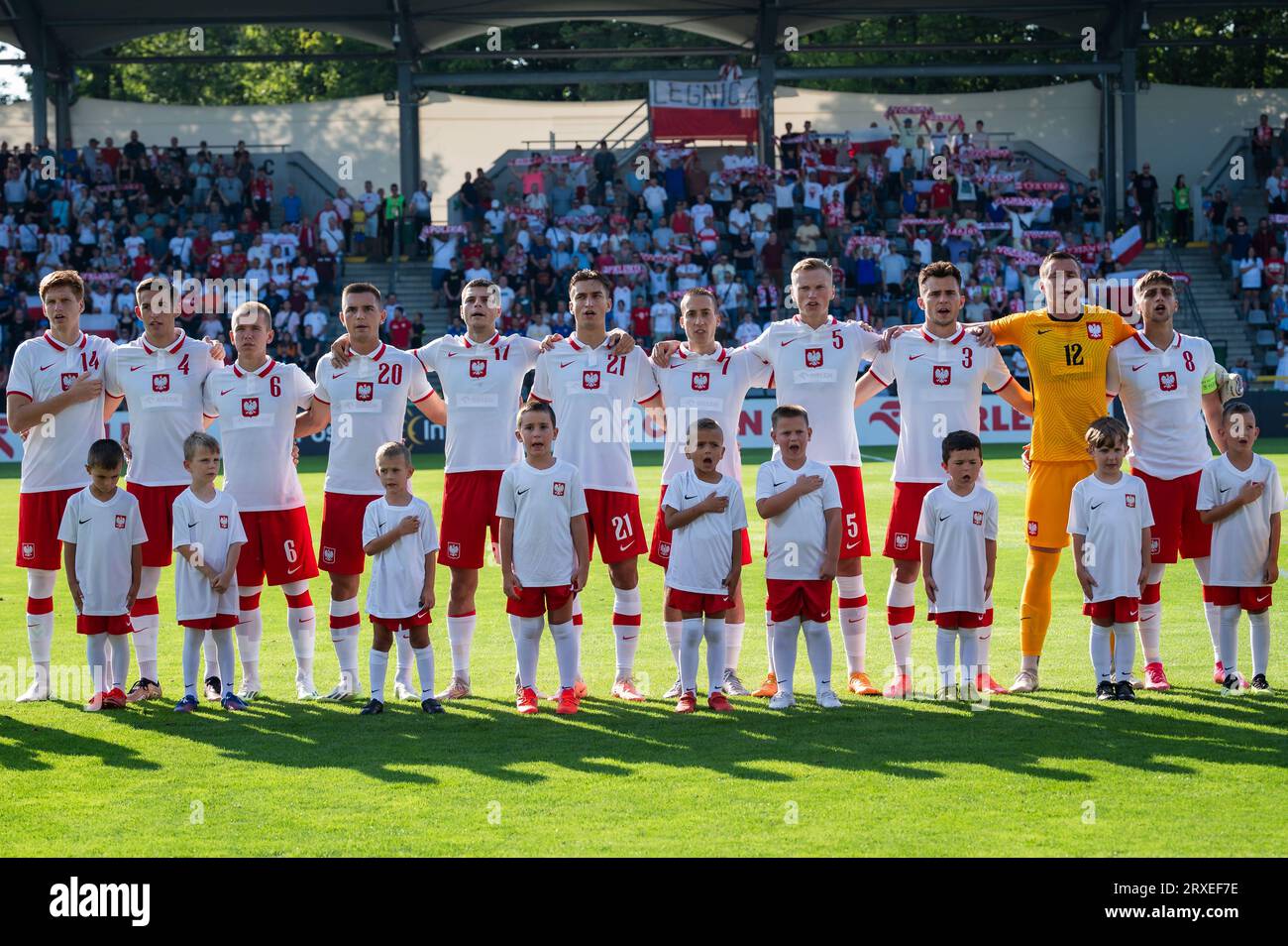 LEGNICA, POLEN - 11. SEPTEMBER 2023: Freundschaftsfußballspiel unter 20 Elite League Polen gegen Deutschland 1:1. Team von Polen vor dem Spiel. Stockfoto